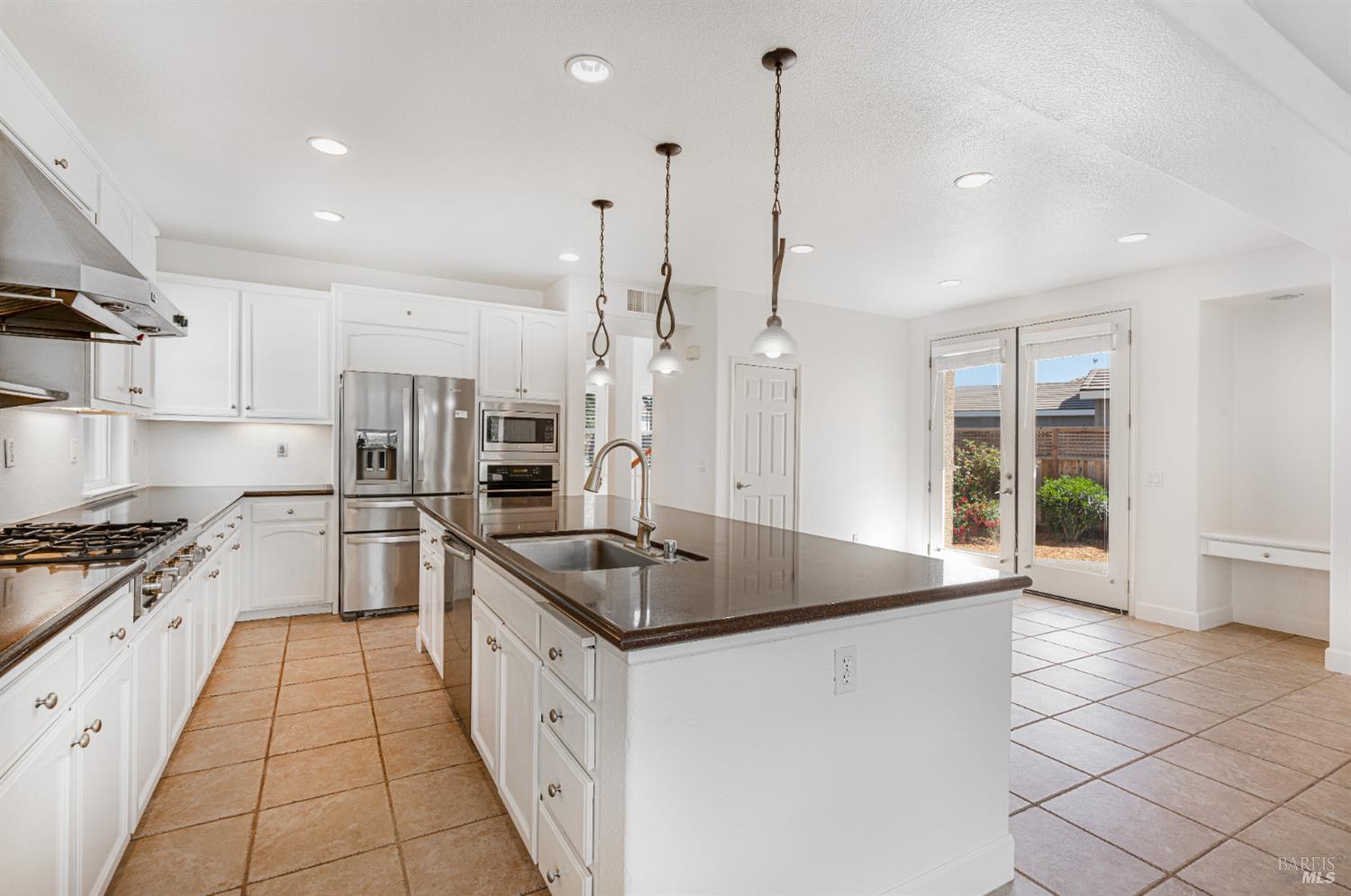Detail Gallery Image 14 of 36 For 525 Sauvignon Pl, Windsor,  CA 95492 - 4 Beds | 2/1 Baths