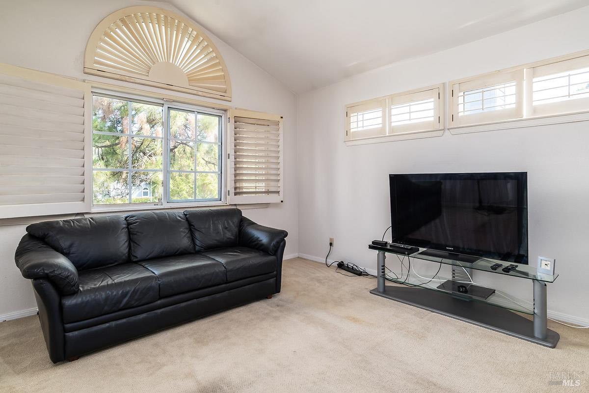 Detail Gallery Image 15 of 26 For 26 Mariners Cir, San Rafael,  CA 94903 - 3 Beds | 3 Baths