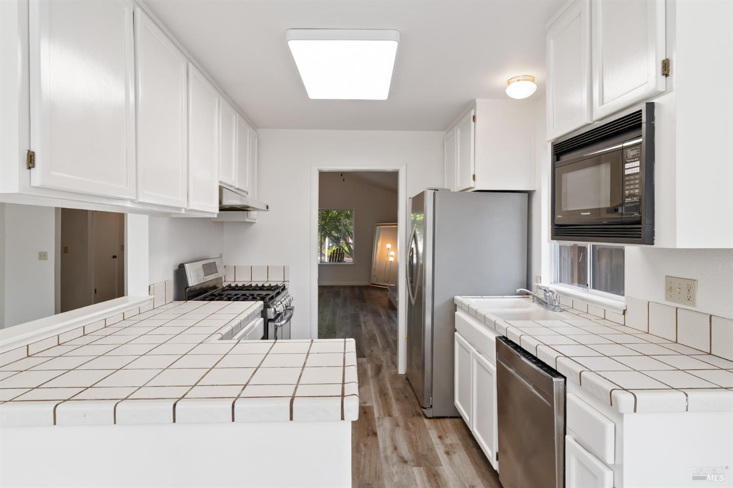 Detail Gallery Image 15 of 42 For 842 Country Meadow Ln, Sonoma,  CA 95476 - 3 Beds | 2 Baths