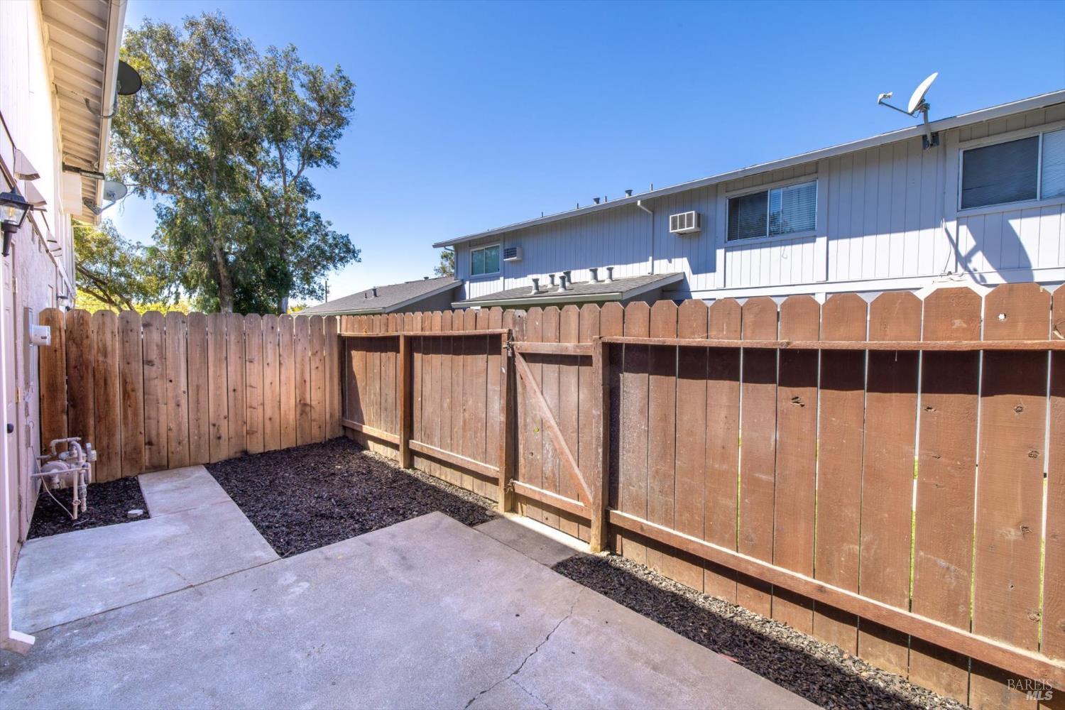 Detail Gallery Image 22 of 27 For 205 Del Luz Ct, Fairfield,  CA 94533 - 3 Beds | 1/1 Baths