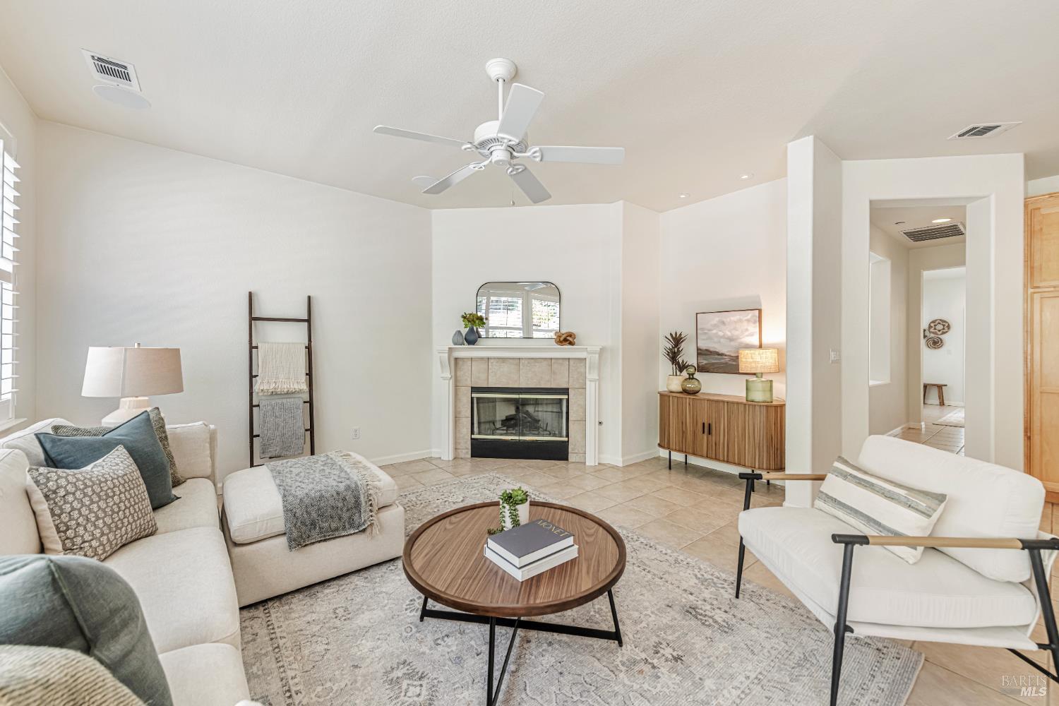 Detail Gallery Image 11 of 61 For 340 San Carlos Way, Novato,  CA 94945 - 4 Beds | 2/1 Baths