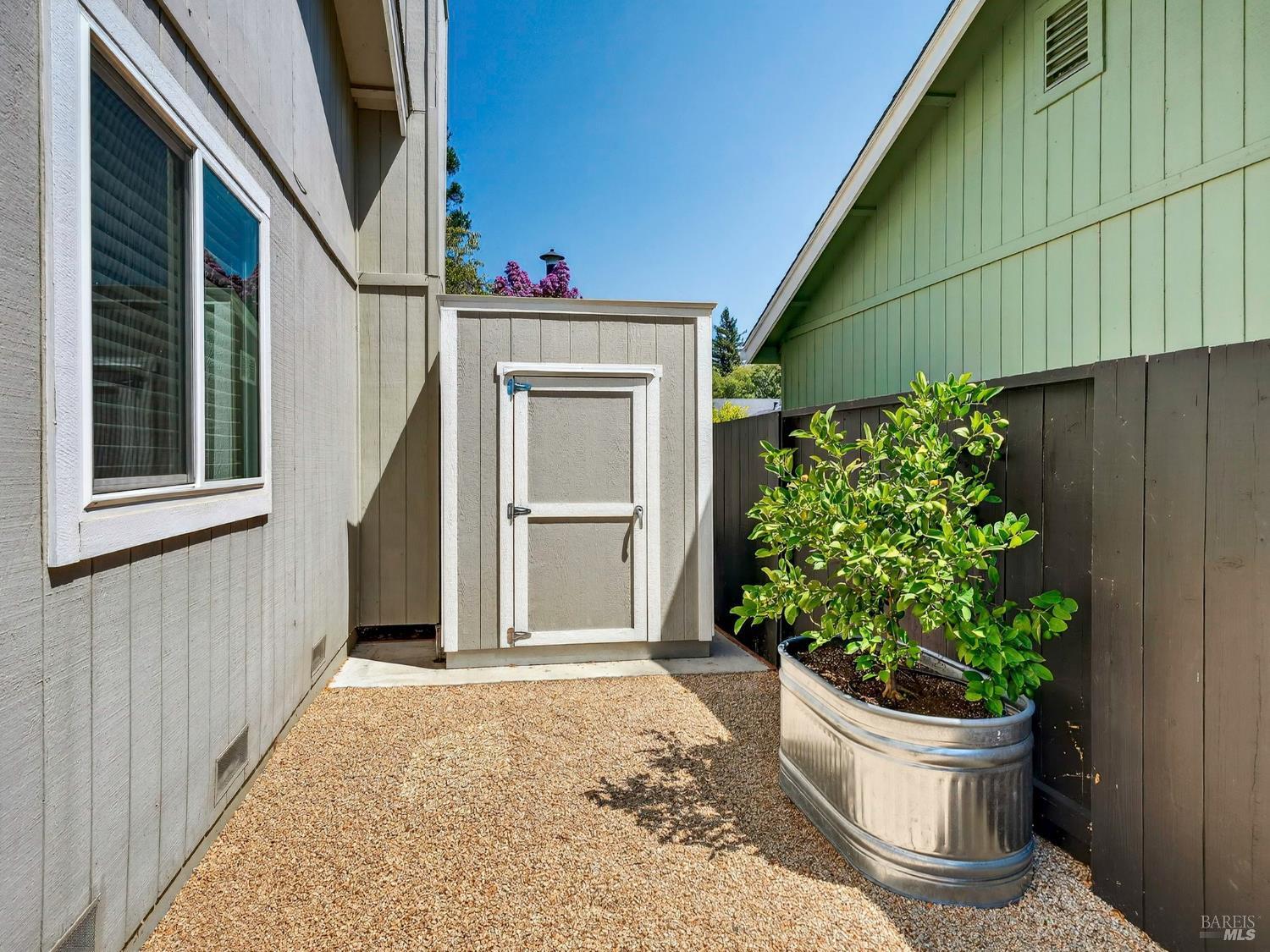 Detail Gallery Image 43 of 46 For 245 Hummingbird Ct, Healdsburg,  CA 95448 - 4 Beds | 2 Baths