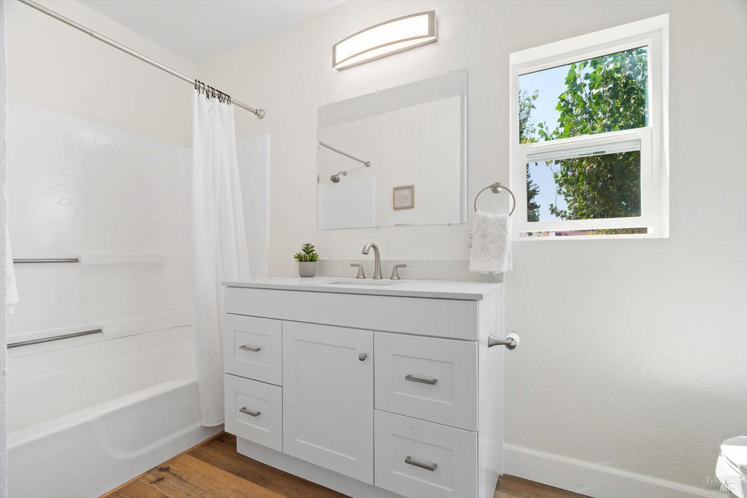 Detail Gallery Image 16 of 28 For 1055 S Wright Rd, Santa Rosa,  CA 95407 - 7 Beds | 3/1 Baths
