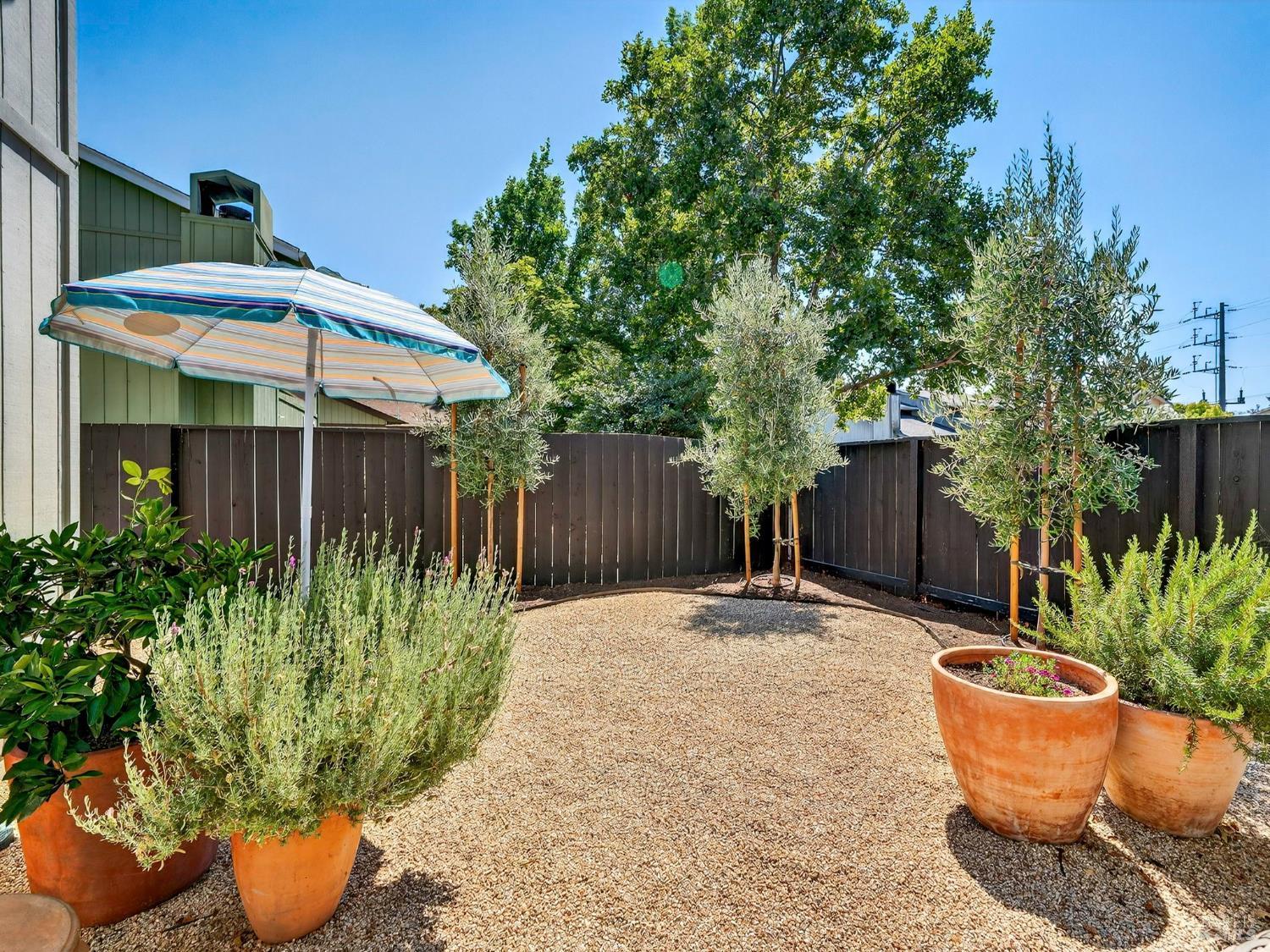 Detail Gallery Image 41 of 46 For 245 Hummingbird Ct, Healdsburg,  CA 95448 - 4 Beds | 2 Baths