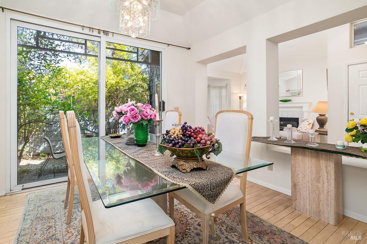 Detail Gallery Image 9 of 26 For 26 Mariners Cir, San Rafael,  CA 94903 - 3 Beds | 3 Baths
