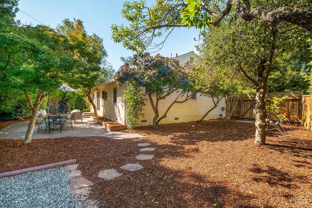 Detail Gallery Image 20 of 23 For 406 Corrillo Dr, San Rafael,  CA 94903 - 3 Beds | 1 Baths