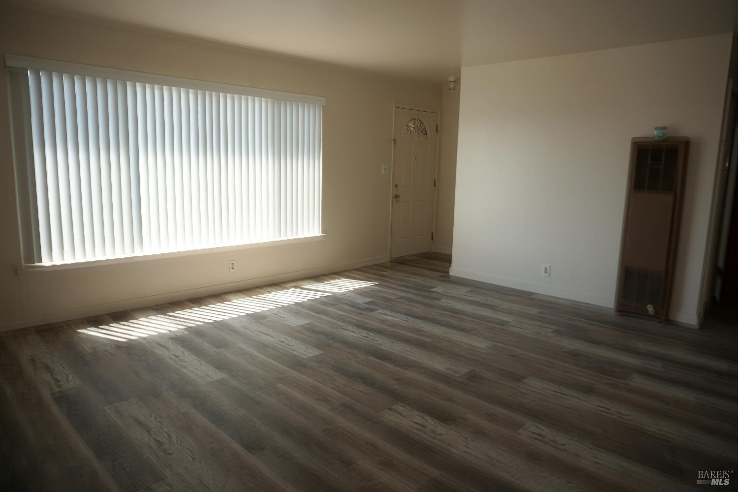 Detail Gallery Image 4 of 28 For 142 El Poco Pl, Vallejo,  CA 94589 - 3 Beds | 2 Baths
