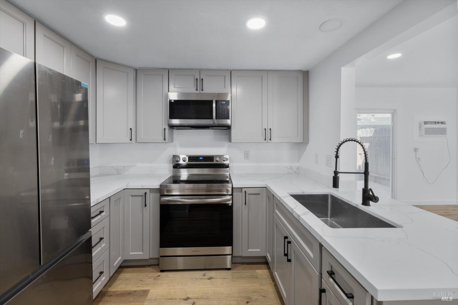 Detail Gallery Image 1 of 27 For 205 Del Luz Ct, Fairfield,  CA 94533 - 3 Beds | 1/1 Baths