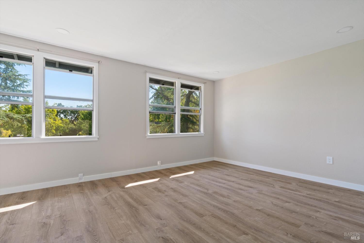 Detail Gallery Image 8 of 14 For 28 Lovejoy Way, Novato,  CA 94949 - 3 Beds | 1 Baths