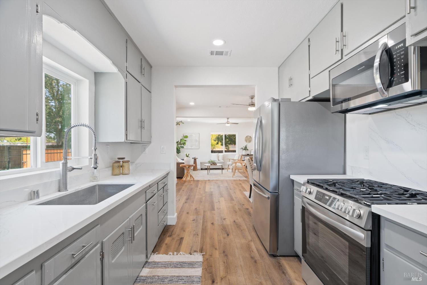 Detail Gallery Image 7 of 28 For 1055 S Wright Rd, Santa Rosa,  CA 95407 - 7 Beds | 3/1 Baths