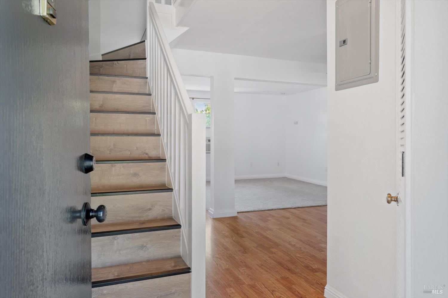 Detail Gallery Image 10 of 14 For 28 Lovejoy Way, Novato,  CA 94949 - 3 Beds | 1 Baths