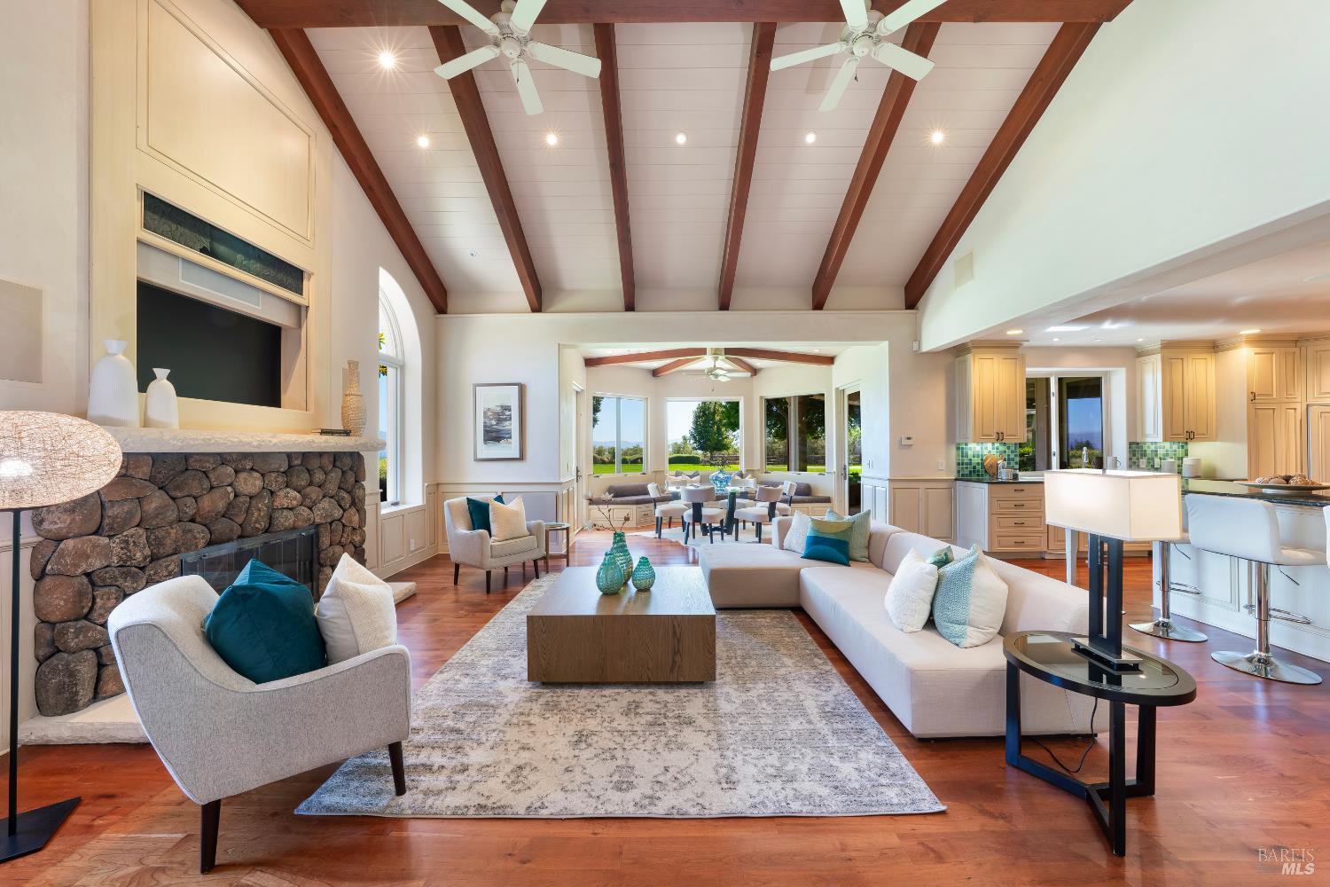 Detail Gallery Image 27 of 51 For 3211 Dry Creek Rd, Napa,  CA 94558 - 5 Beds | 5/3 Baths