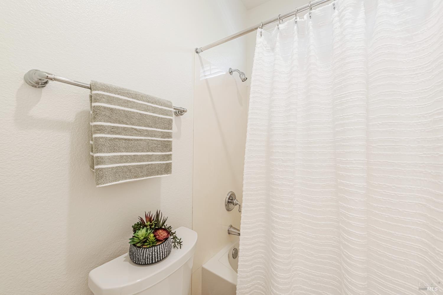 Detail Gallery Image 38 of 61 For 340 San Carlos Way, Novato,  CA 94945 - 4 Beds | 2/1 Baths