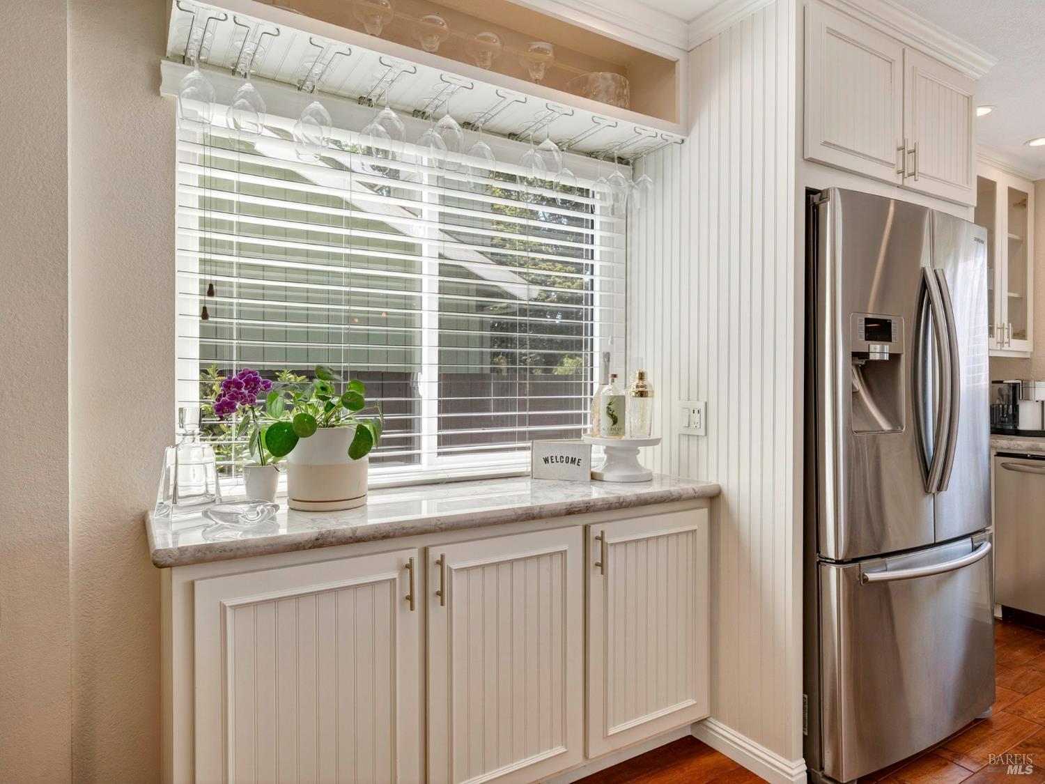 Detail Gallery Image 11 of 46 For 245 Hummingbird Ct, Healdsburg,  CA 95448 - 4 Beds | 2 Baths