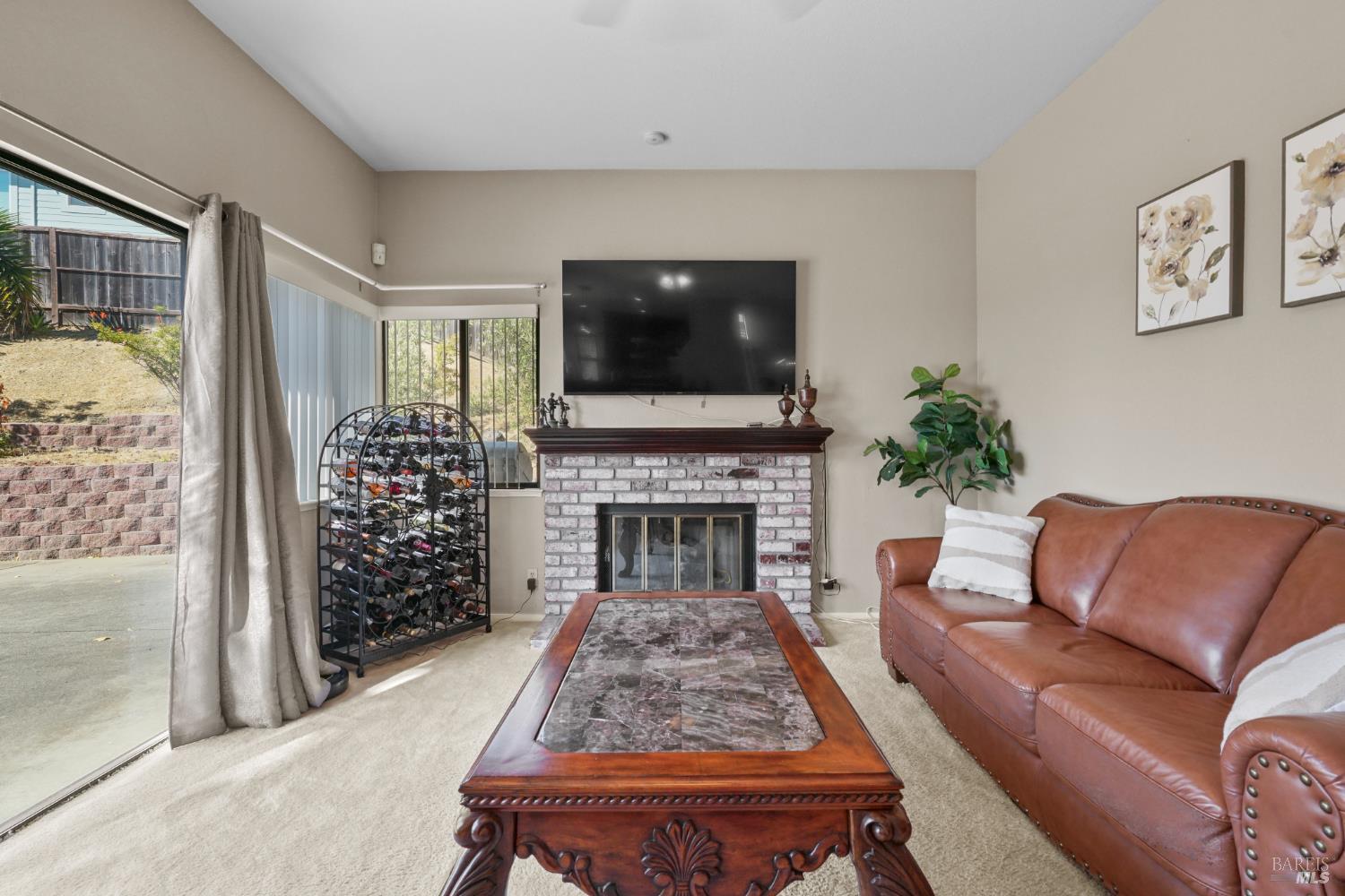 Detail Gallery Image 9 of 24 For 410 Newcastle Ct, Vallejo,  CA 94591 - 4 Beds | 2/1 Baths