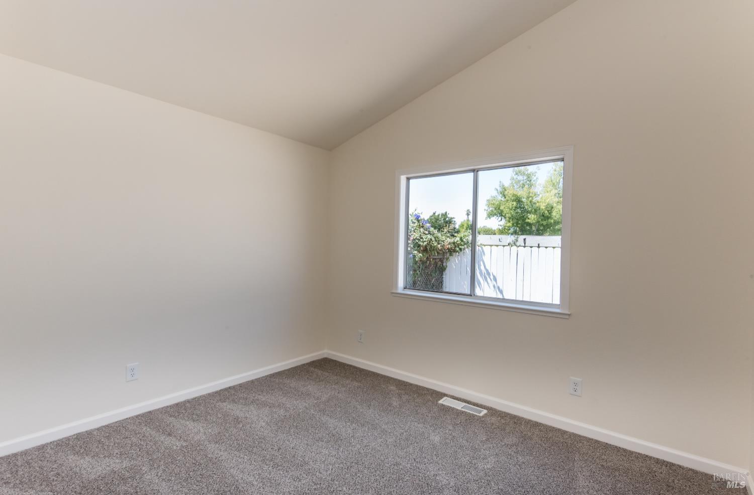 Detail Gallery Image 18 of 31 For 1747 Eardley Ave, Santa Rosa,  CA 95401 - 2 Beds | 2 Baths