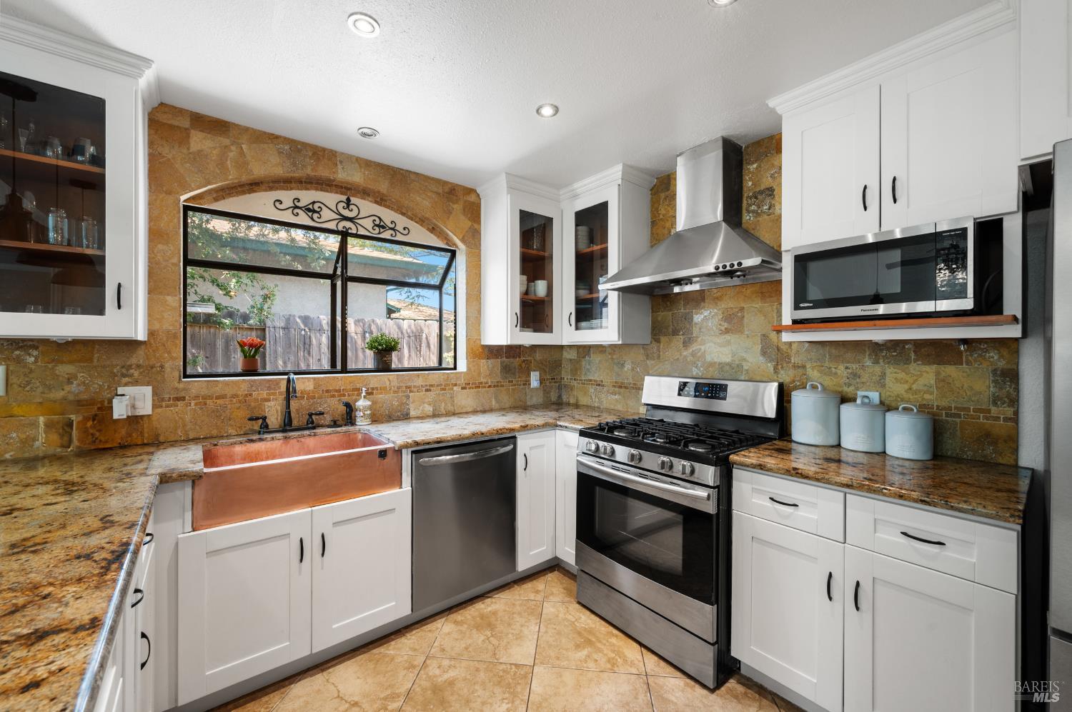 Detail Gallery Image 10 of 37 For 161 Andover Dr, Vacaville,  CA 95687 - 4 Beds | 2 Baths