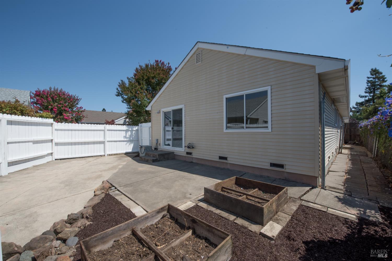 Detail Gallery Image 30 of 31 For 1747 Eardley Ave, Santa Rosa,  CA 95401 - 2 Beds | 2 Baths