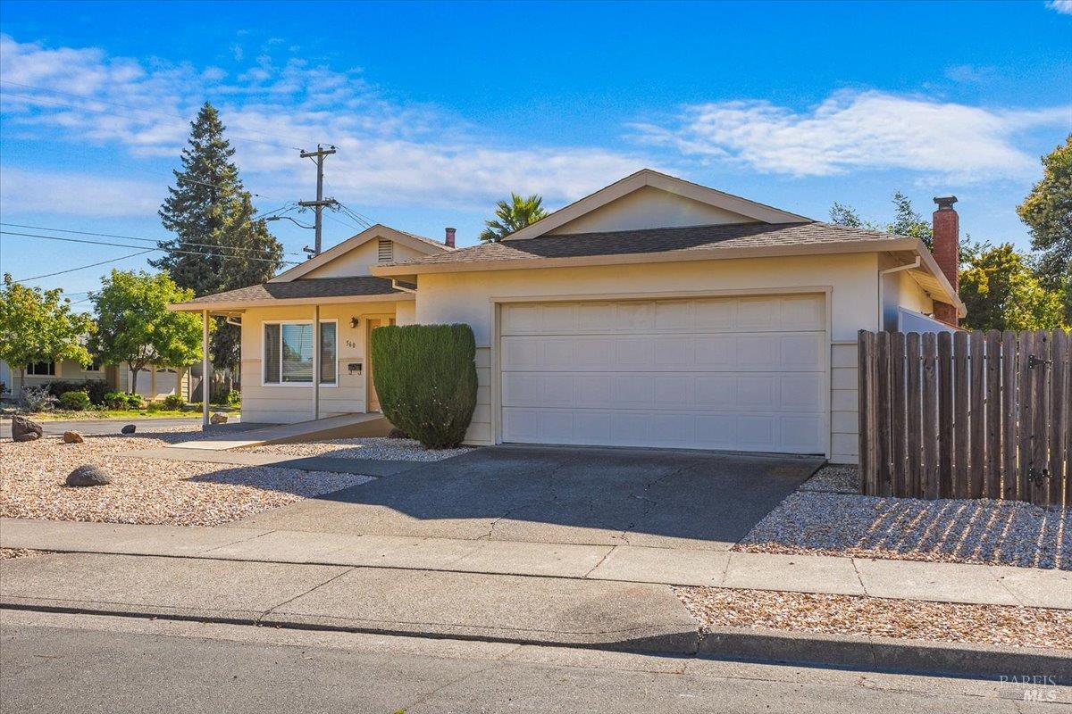 Detail Gallery Image 2 of 20 For 560 Link Ln, Santa Rosa,  CA 95401 - 3 Beds | 2 Baths