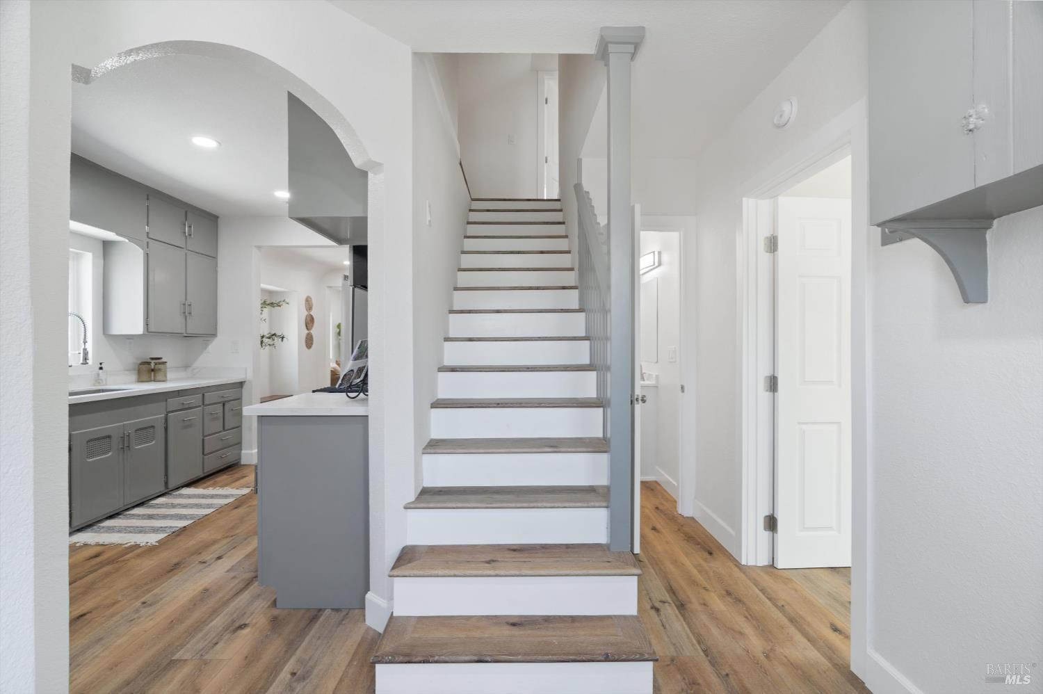 Detail Gallery Image 9 of 28 For 1055 S Wright Rd, Santa Rosa,  CA 95407 - 7 Beds | 3/1 Baths