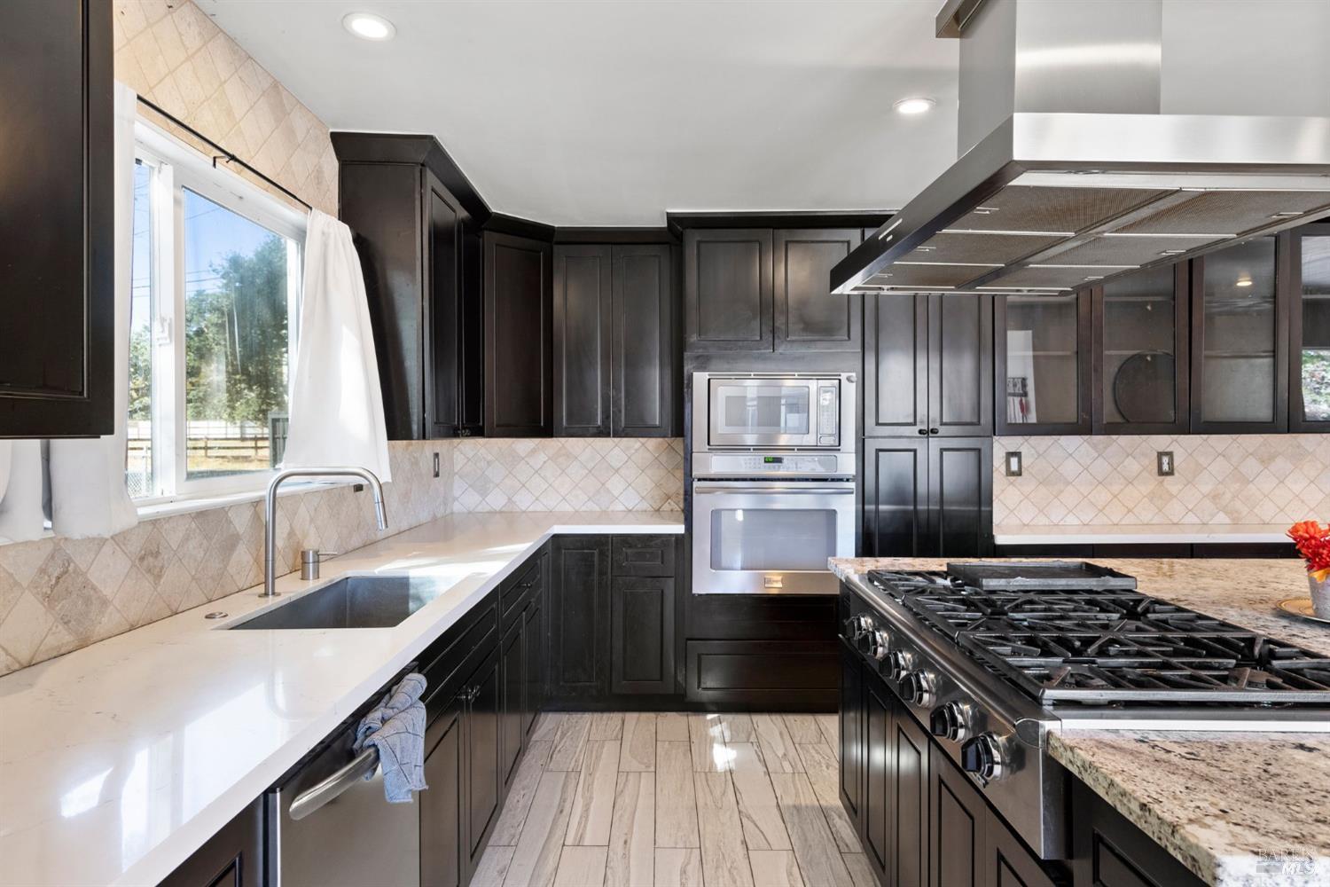 Detail Gallery Image 4 of 42 For 1485 S Wright Rd, Santa Rosa,  CA 95407 - 5 Beds | 4 Baths