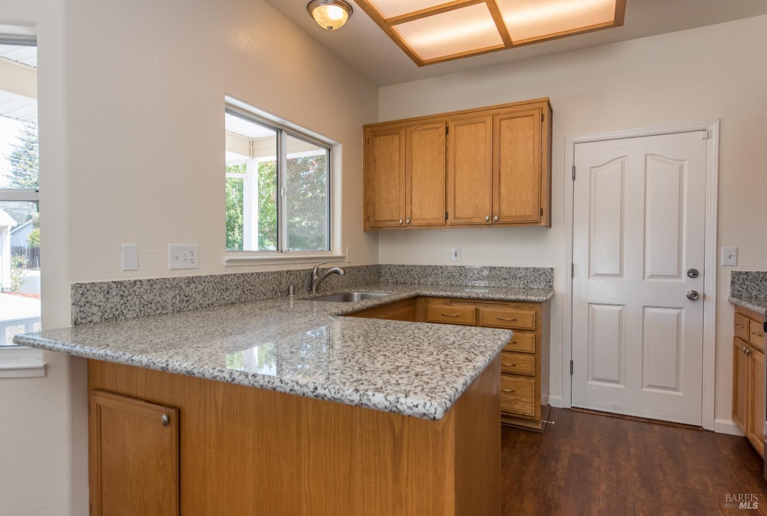 Detail Gallery Image 17 of 31 For 1747 Eardley Ave, Santa Rosa,  CA 95401 - 2 Beds | 2 Baths