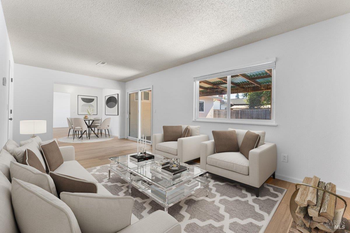 Detail Gallery Image 9 of 20 For 560 Link Ln, Santa Rosa,  CA 95401 - 3 Beds | 2 Baths