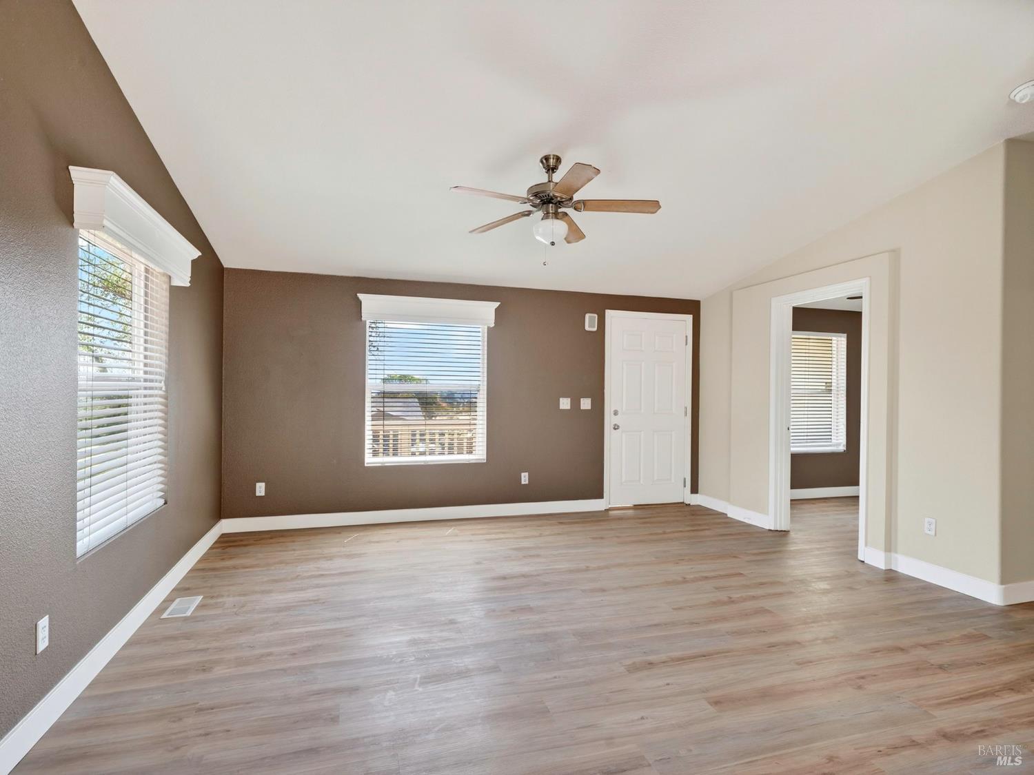 Detail Gallery Image 8 of 46 For 9059 Fairway Dr, Kelseyville,  CA 95451 - 2 Beds | 2 Baths