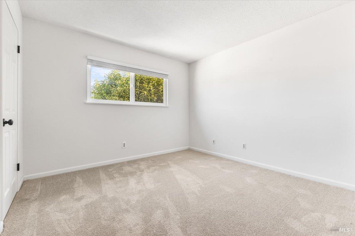 Detail Gallery Image 13 of 20 For 560 Link Ln, Santa Rosa,  CA 95401 - 3 Beds | 2 Baths