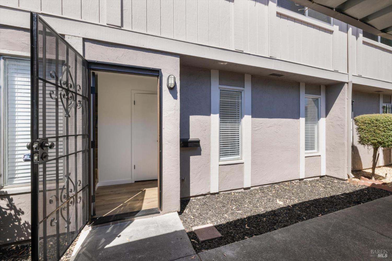 Detail Gallery Image 4 of 27 For 205 Del Luz Ct, Fairfield,  CA 94533 - 3 Beds | 1/1 Baths