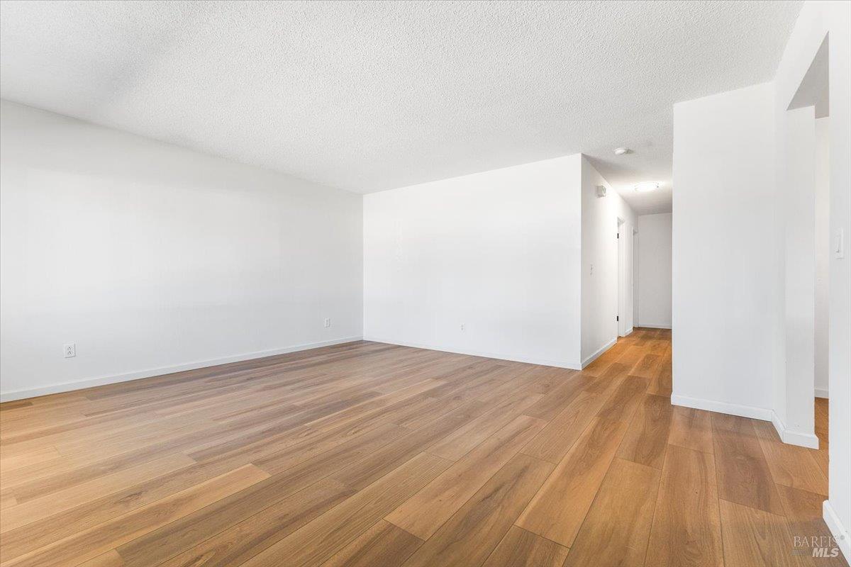 Detail Gallery Image 10 of 20 For 560 Link Ln, Santa Rosa,  CA 95401 - 3 Beds | 2 Baths