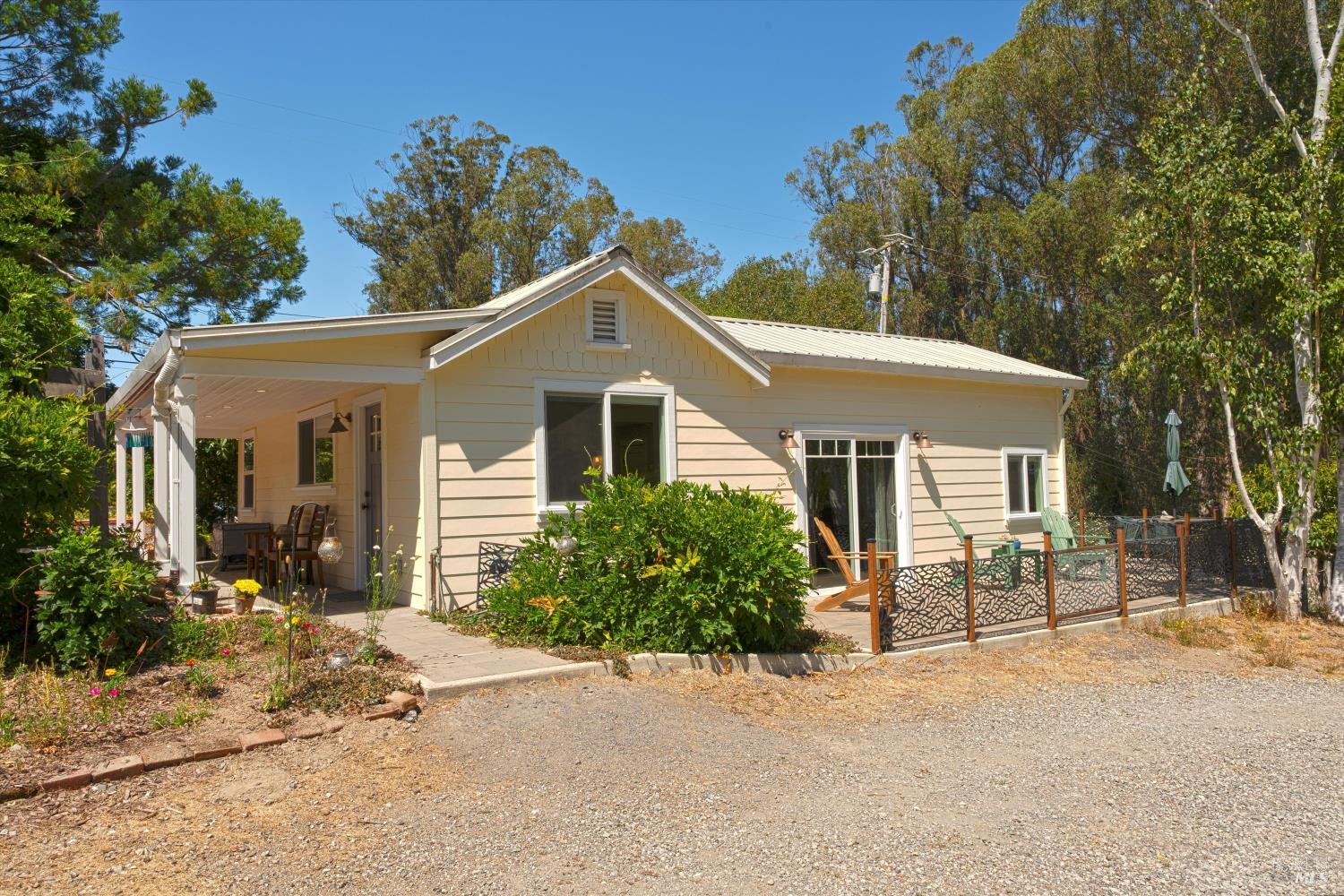 Detail Gallery Image 3 of 53 For 7739 Lynch Rd, Sebastopol,  CA 95472 - 2 Beds | 2 Baths