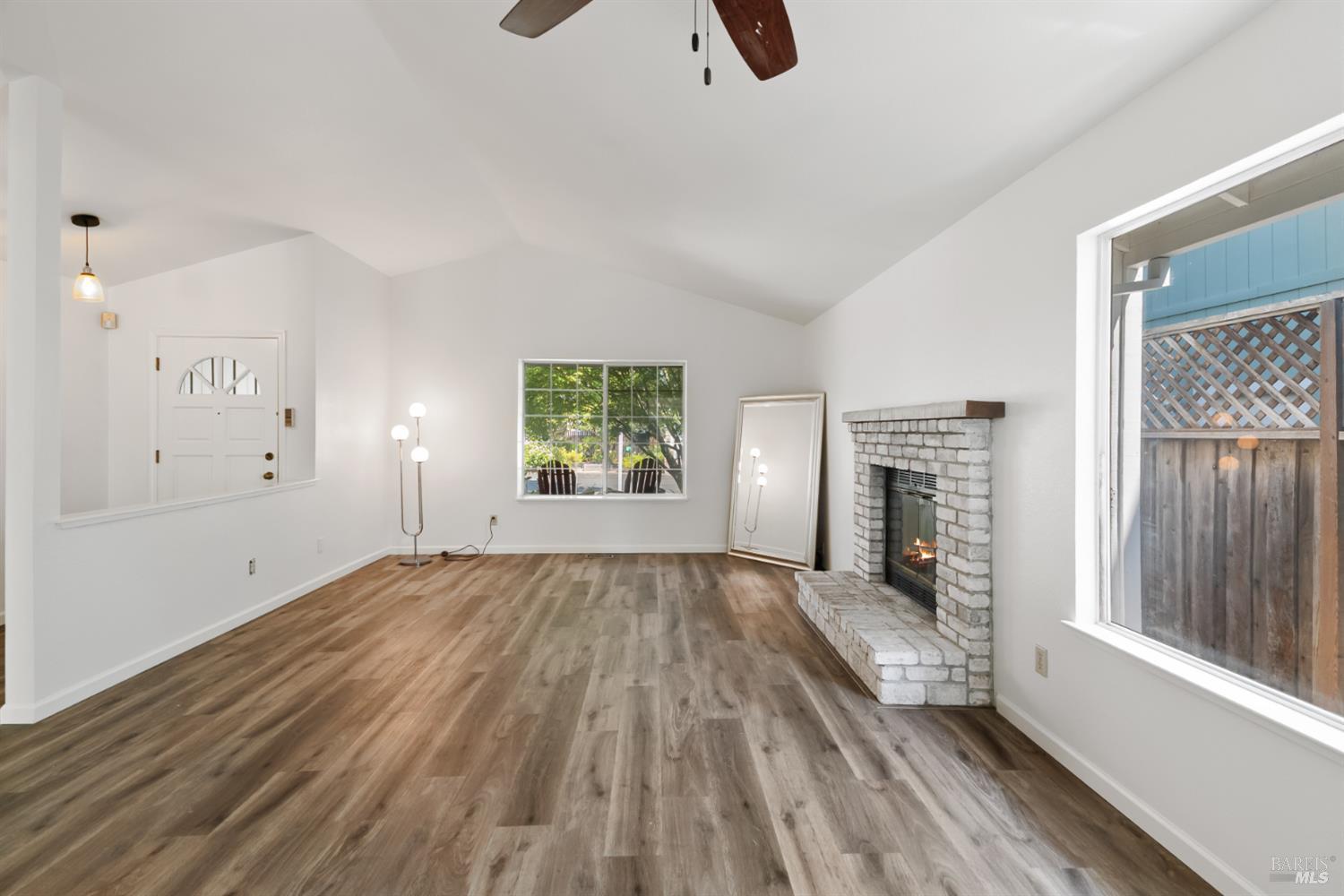 Detail Gallery Image 11 of 42 For 842 Country Meadow Ln, Sonoma,  CA 95476 - 3 Beds | 2 Baths