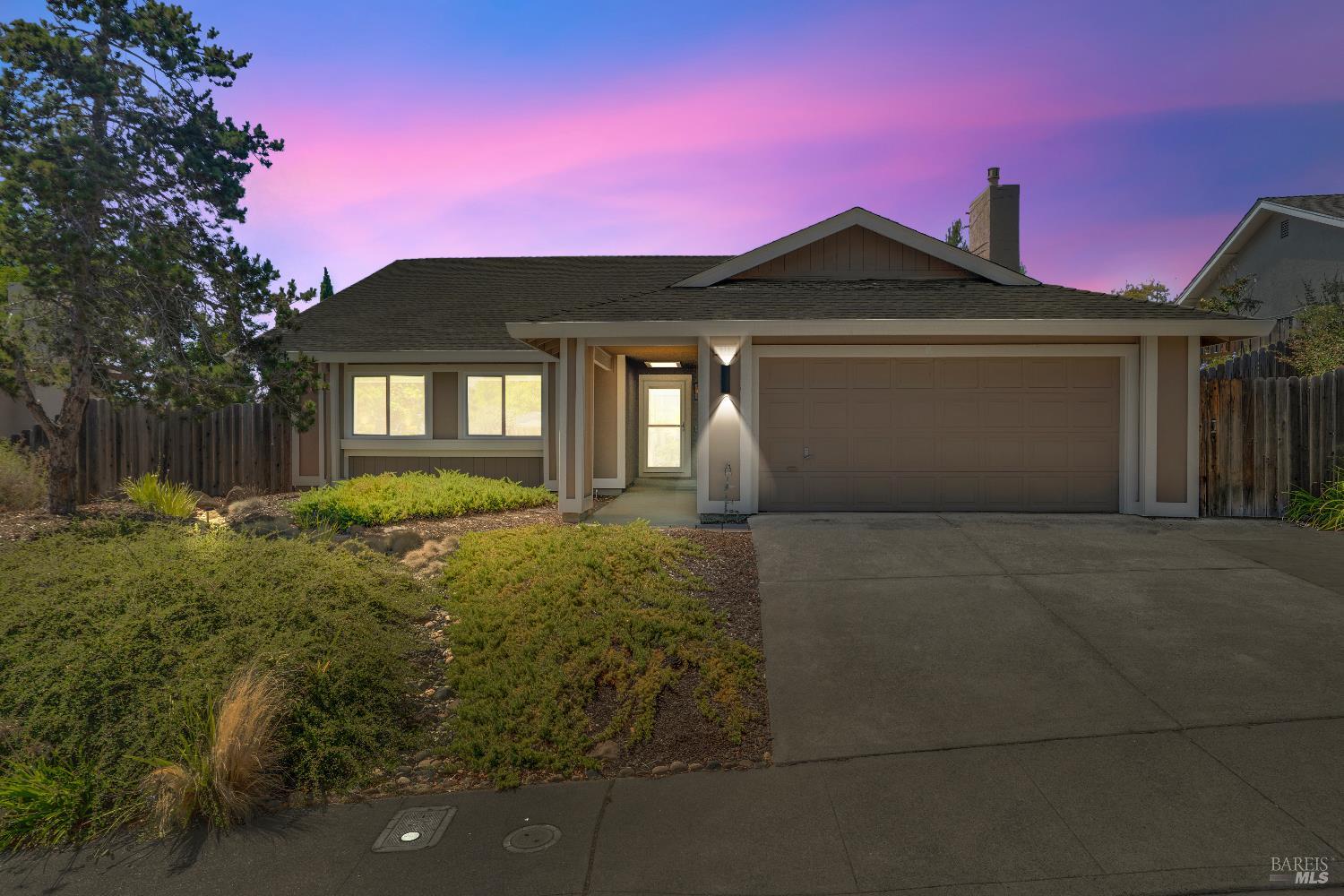 Detail Gallery Image 2 of 40 For 871 Hanlon Way, Benicia,  CA 94510 - 4 Beds | 2 Baths