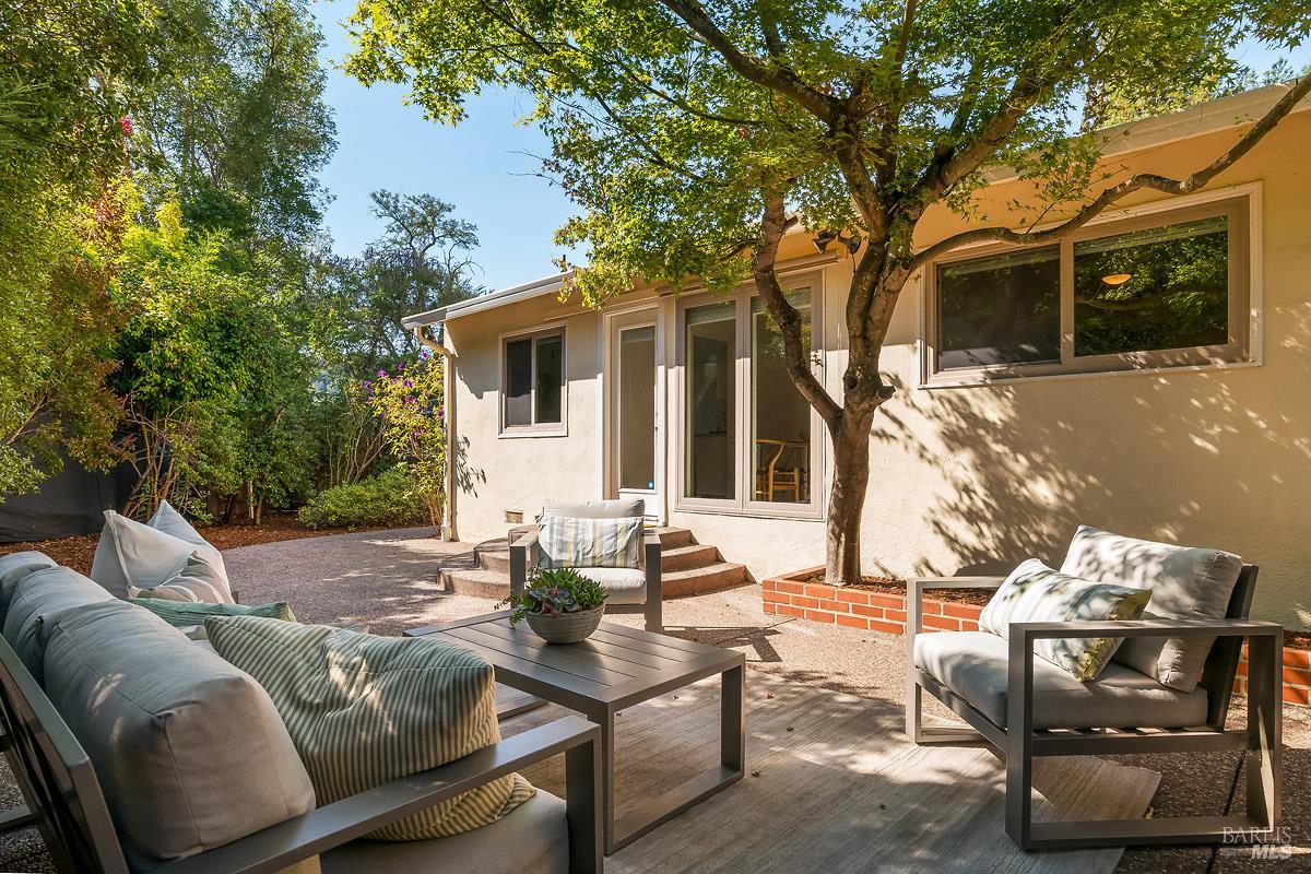 Detail Gallery Image 19 of 23 For 406 Corrillo Dr, San Rafael,  CA 94903 - 3 Beds | 1 Baths
