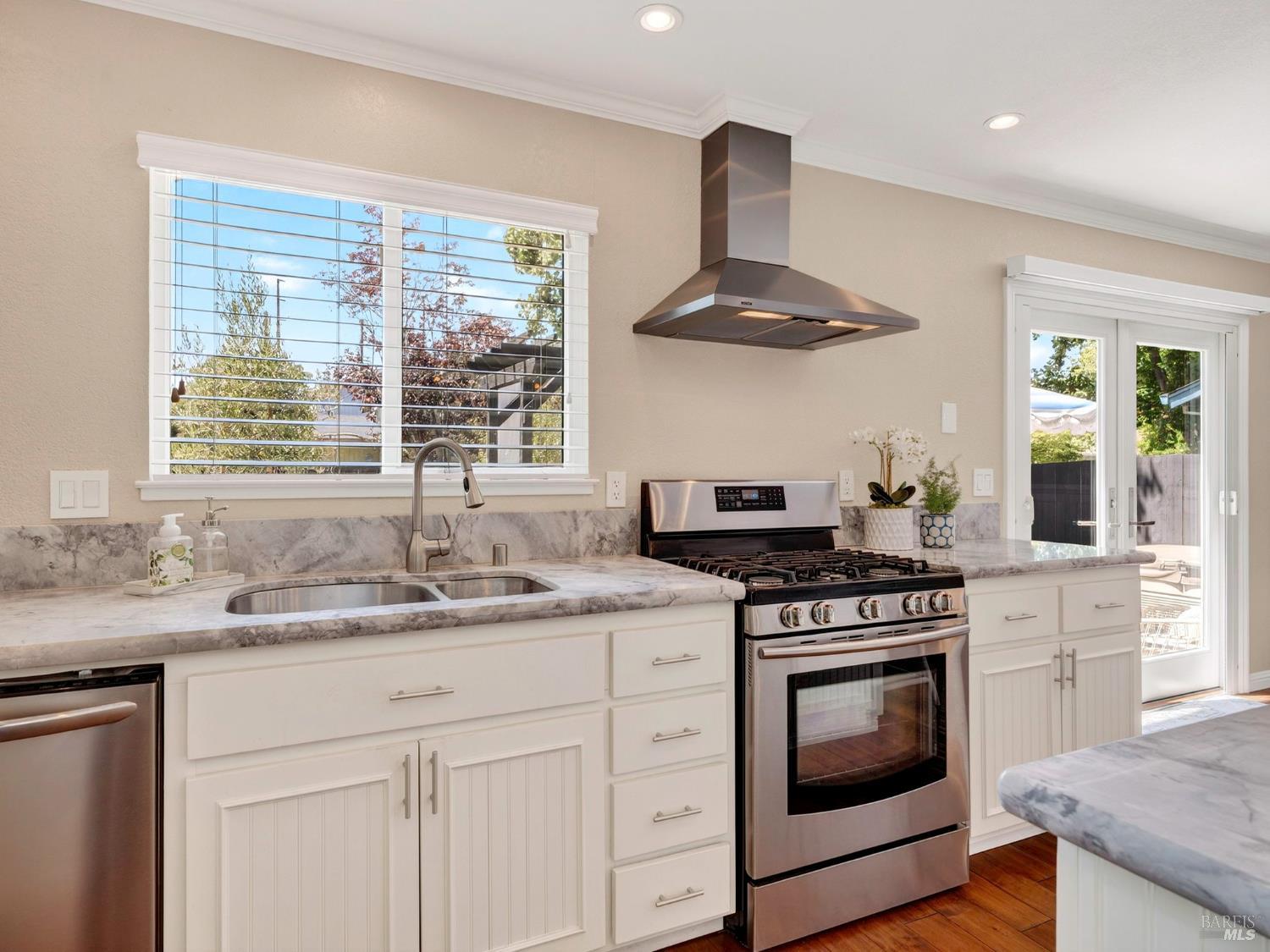 Detail Gallery Image 9 of 46 For 245 Hummingbird Ct, Healdsburg,  CA 95448 - 4 Beds | 2 Baths