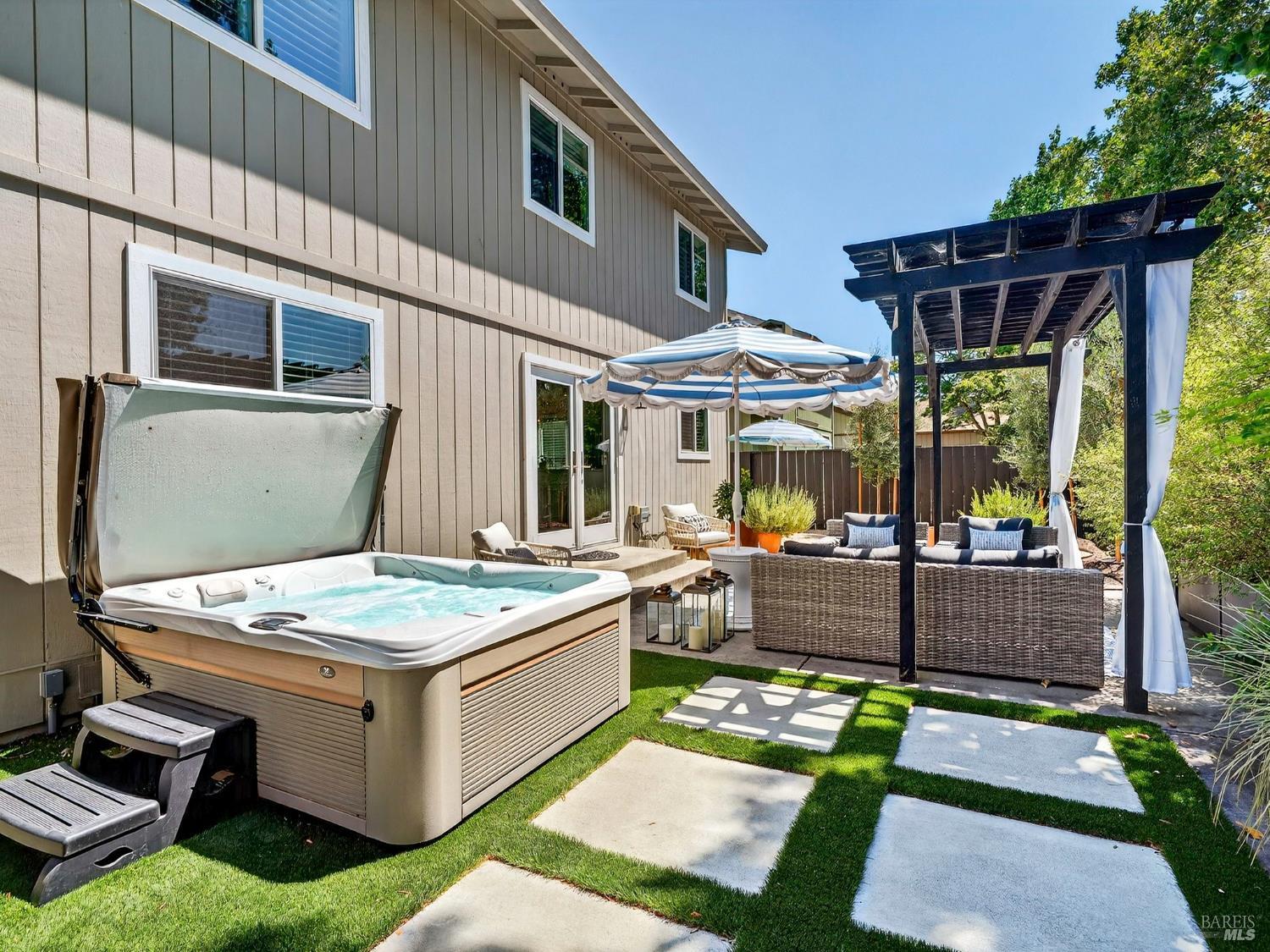 Detail Gallery Image 39 of 46 For 245 Hummingbird Ct, Healdsburg,  CA 95448 - 4 Beds | 2 Baths