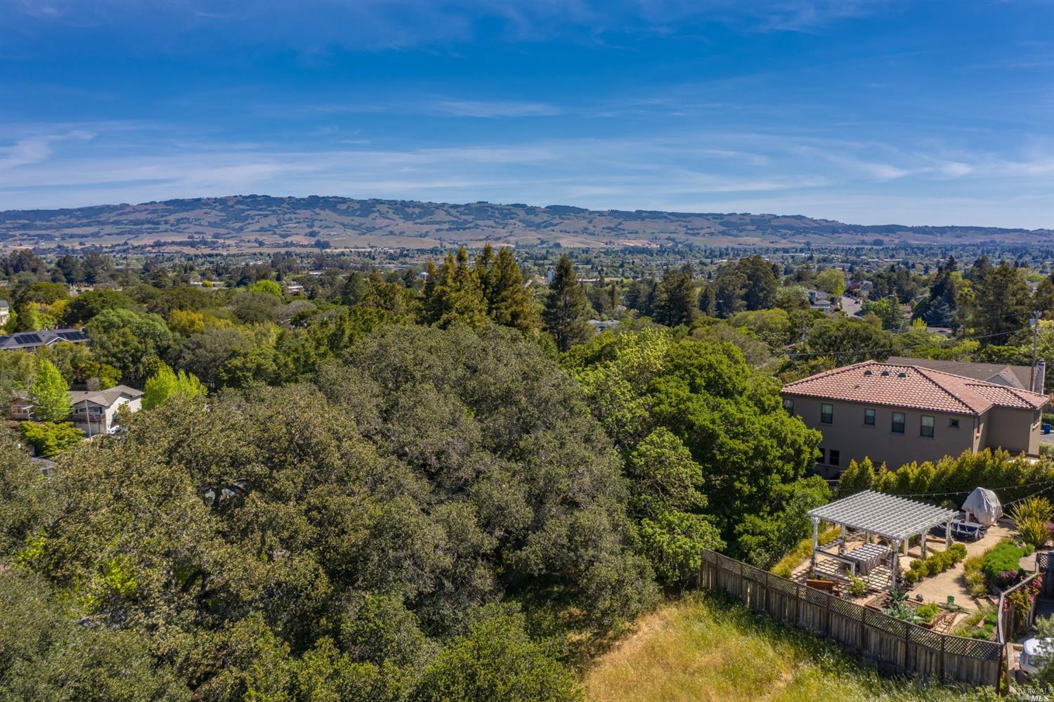 Detail Gallery Image 8 of 11 For 513 Larch Dr, Petaluma,  CA 94952 - – Beds | – Baths