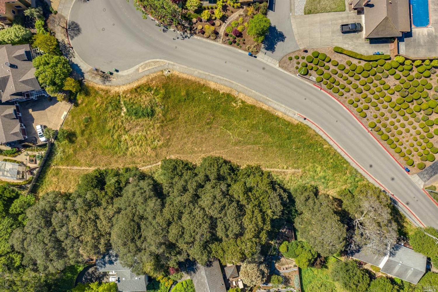 Detail Gallery Image 5 of 11 For 513 Larch Dr, Petaluma,  CA 94952 - – Beds | – Baths