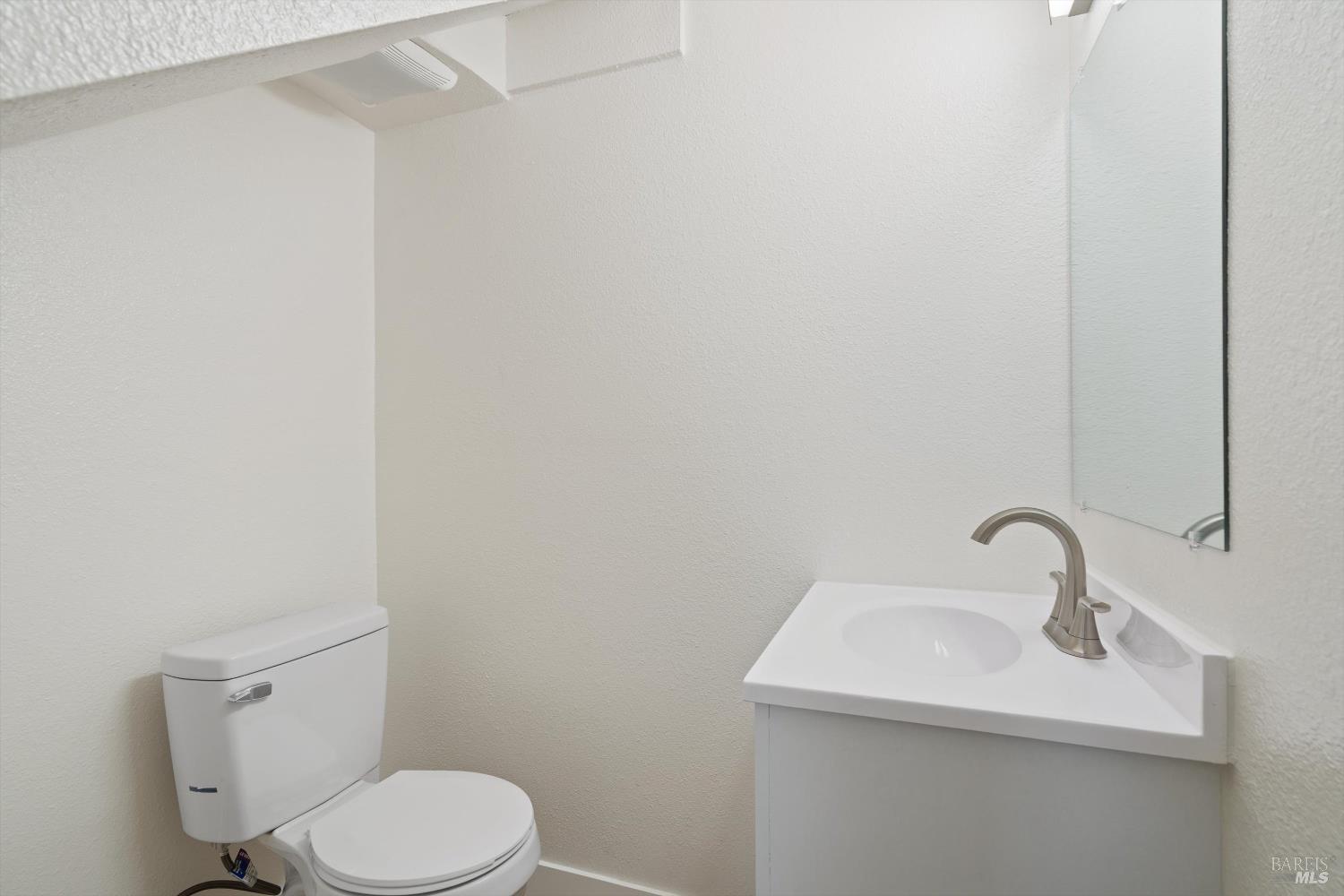 Detail Gallery Image 11 of 28 For 1055 S Wright Rd, Santa Rosa,  CA 95407 - 7 Beds | 3/1 Baths