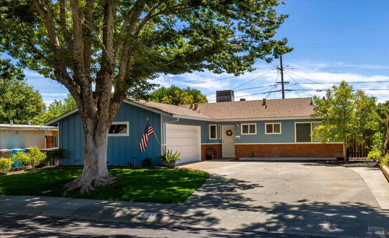 Detail Gallery Image 3 of 61 For 201 Ironwood St, Vacaville,  CA 95688 - 3 Beds | 1/1 Baths
