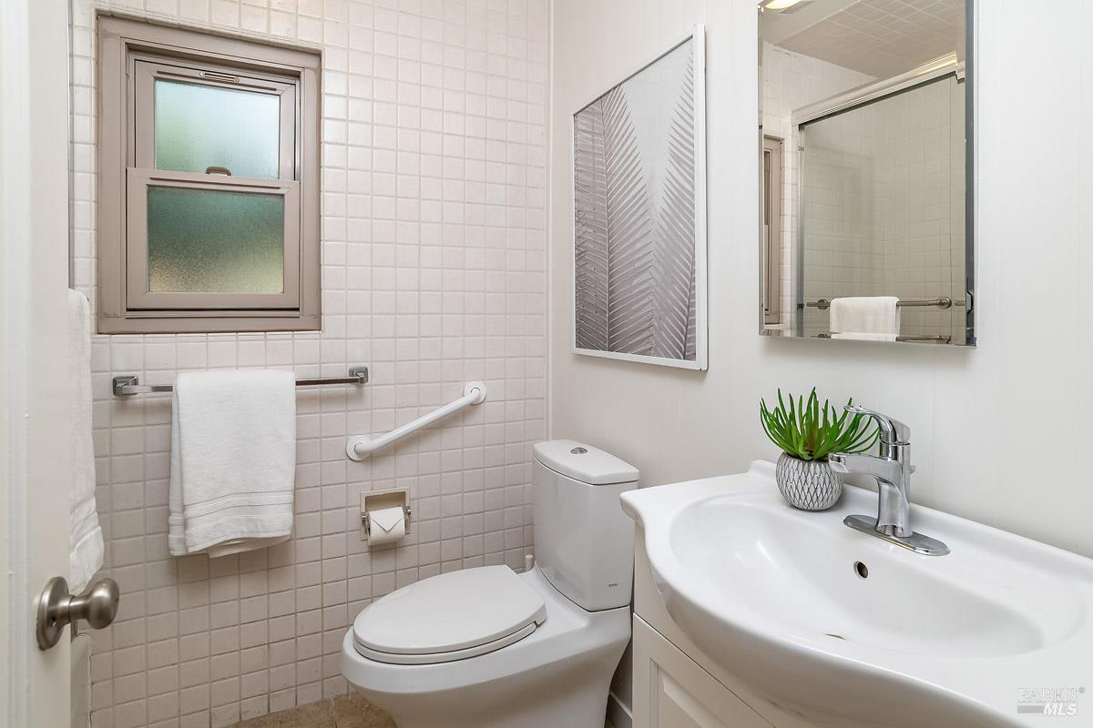 Detail Gallery Image 16 of 23 For 406 Corrillo Dr, San Rafael,  CA 94903 - 3 Beds | 1 Baths