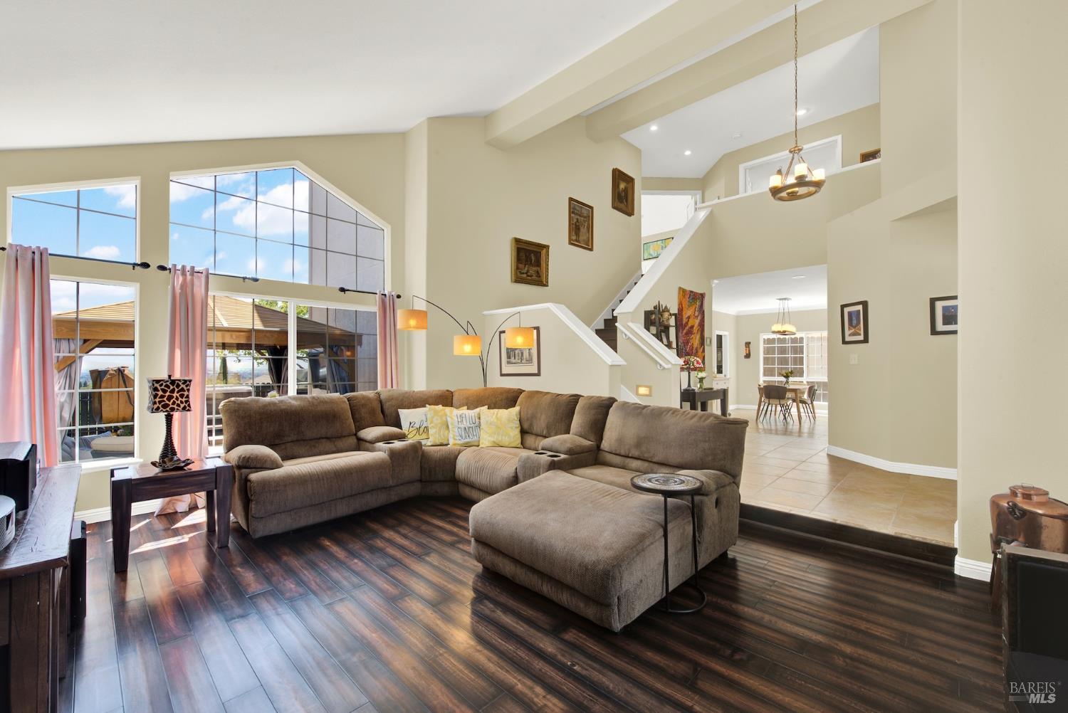 Detail Gallery Image 10 of 79 For 3105 Cherry Valley Cir, Fairfield,  CA 94534 - 5 Beds | 3 Baths