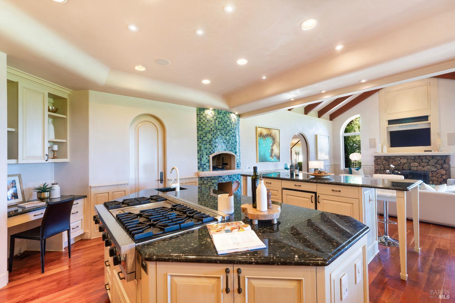 Detail Gallery Image 25 of 51 For 3211 Dry Creek Rd, Napa,  CA 94558 - 5 Beds | 5/3 Baths