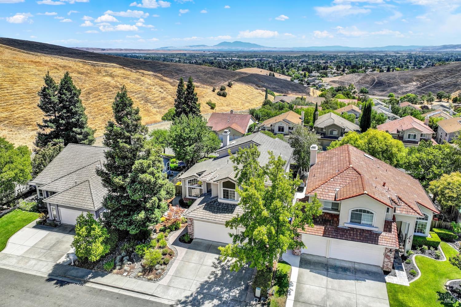 Detail Gallery Image 4 of 79 For 3105 Cherry Valley Cir, Fairfield,  CA 94534 - 5 Beds | 3 Baths