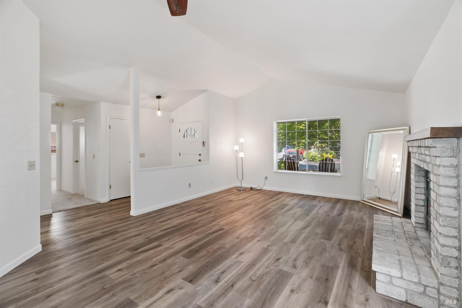 Detail Gallery Image 10 of 42 For 842 Country Meadow Ln, Sonoma,  CA 95476 - 3 Beds | 2 Baths