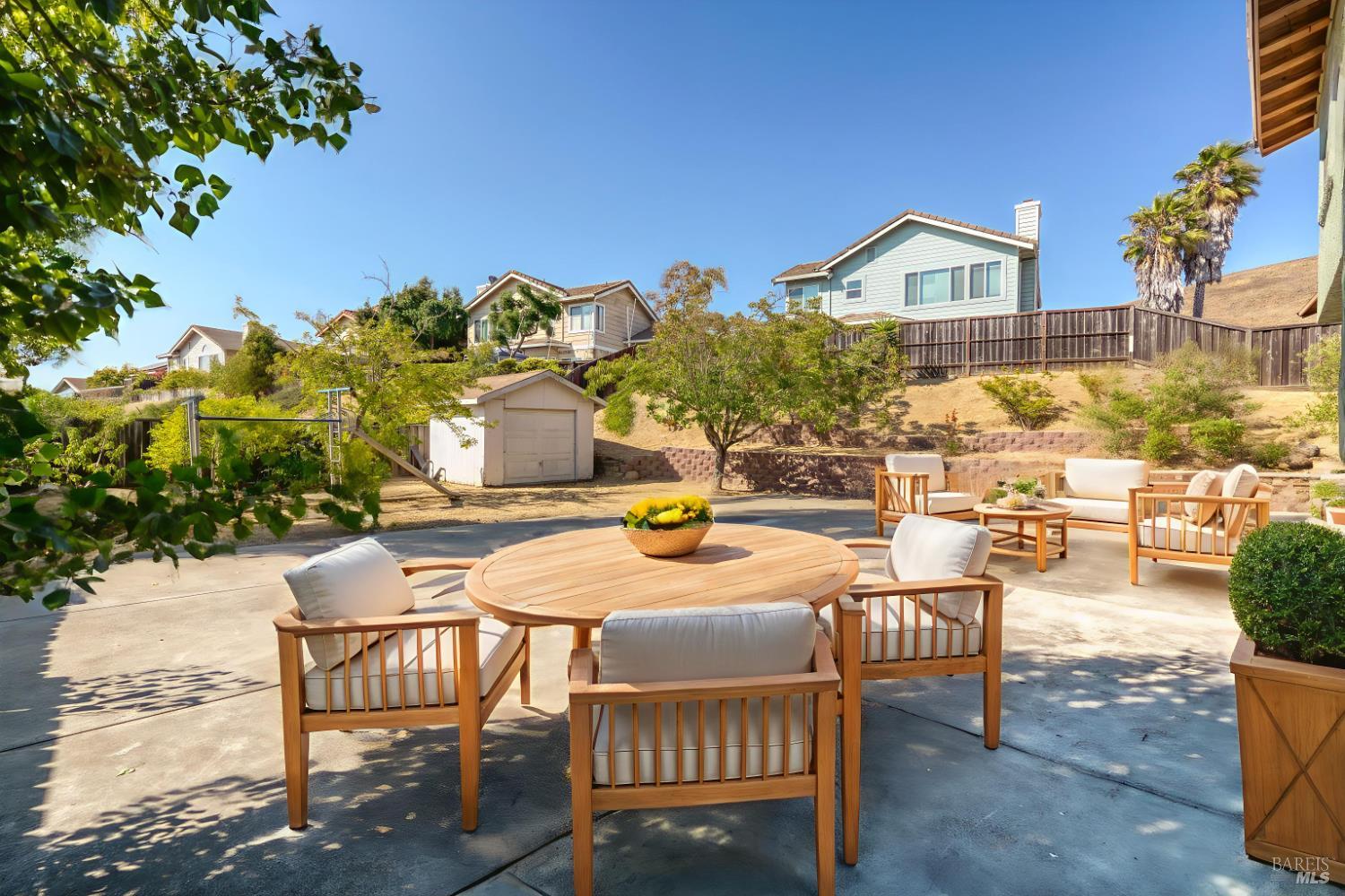 Detail Gallery Image 21 of 24 For 410 Newcastle Ct, Vallejo,  CA 94591 - 4 Beds | 2/1 Baths
