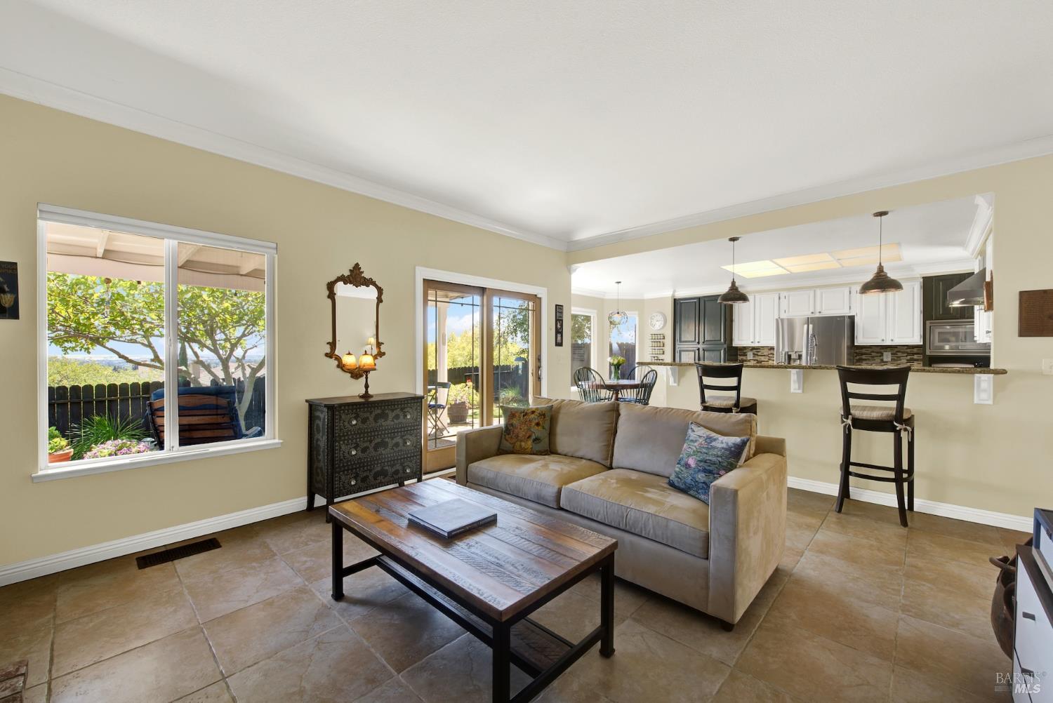 Detail Gallery Image 14 of 79 For 3105 Cherry Valley Cir, Fairfield,  CA 94534 - 5 Beds | 3 Baths
