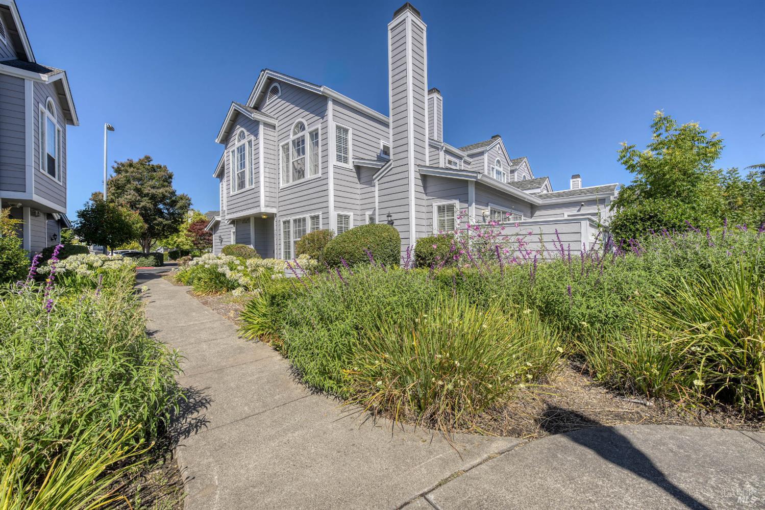 Detail Gallery Image 2 of 24 For 628 Wisteria Ln, Santa Rosa,  CA 95407 - 3 Beds | 2/1 Baths