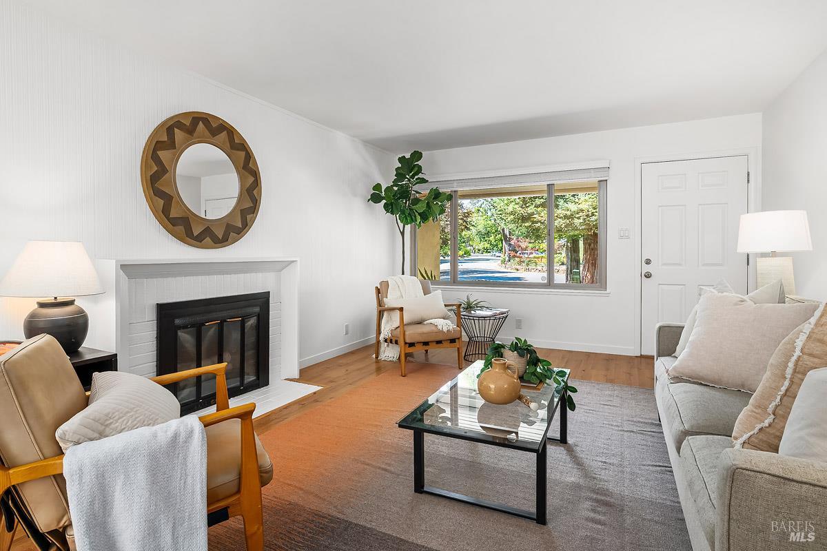 Detail Gallery Image 8 of 23 For 406 Corrillo Dr, San Rafael,  CA 94903 - 3 Beds | 1 Baths
